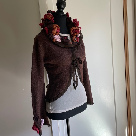 Front tie wrap sweater with collar - Picture 10 of 11